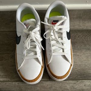 Nike Court Legacy Lift